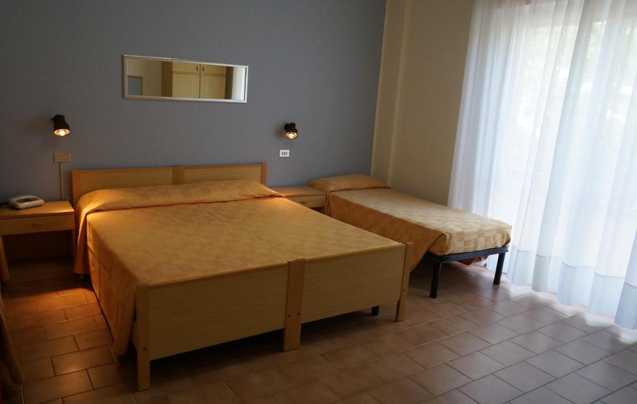 Hotel Quattropalme Tortoreto Buitenkant foto