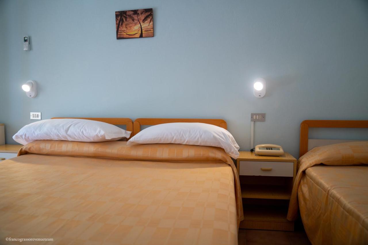 Hotel Quattropalme Tortoreto Buitenkant foto
