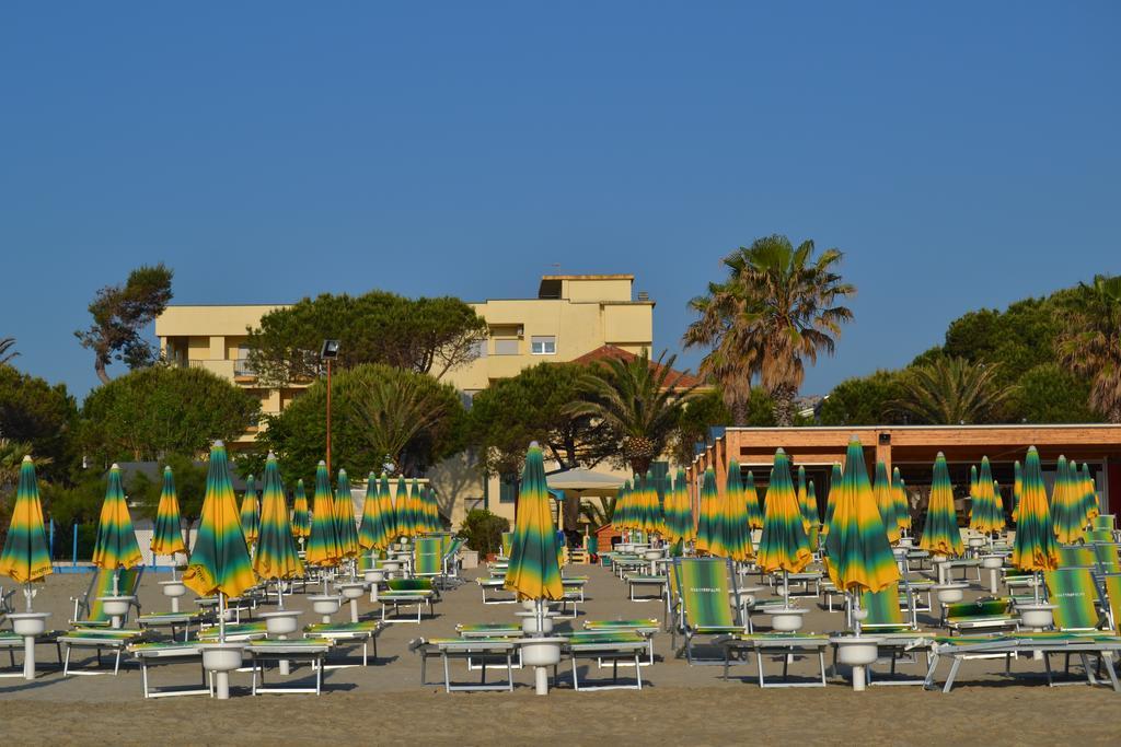 Hotel Quattropalme Tortoreto Buitenkant foto